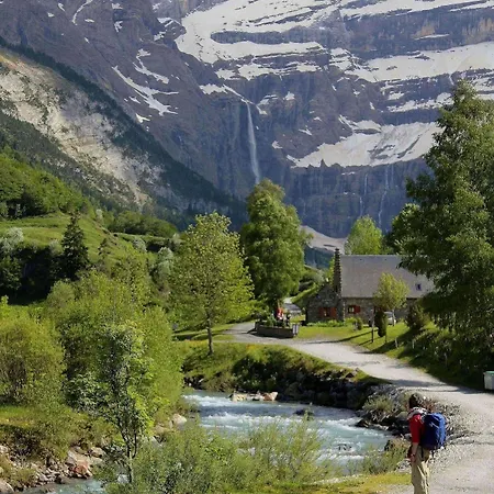 Vignemale 3* غافارني